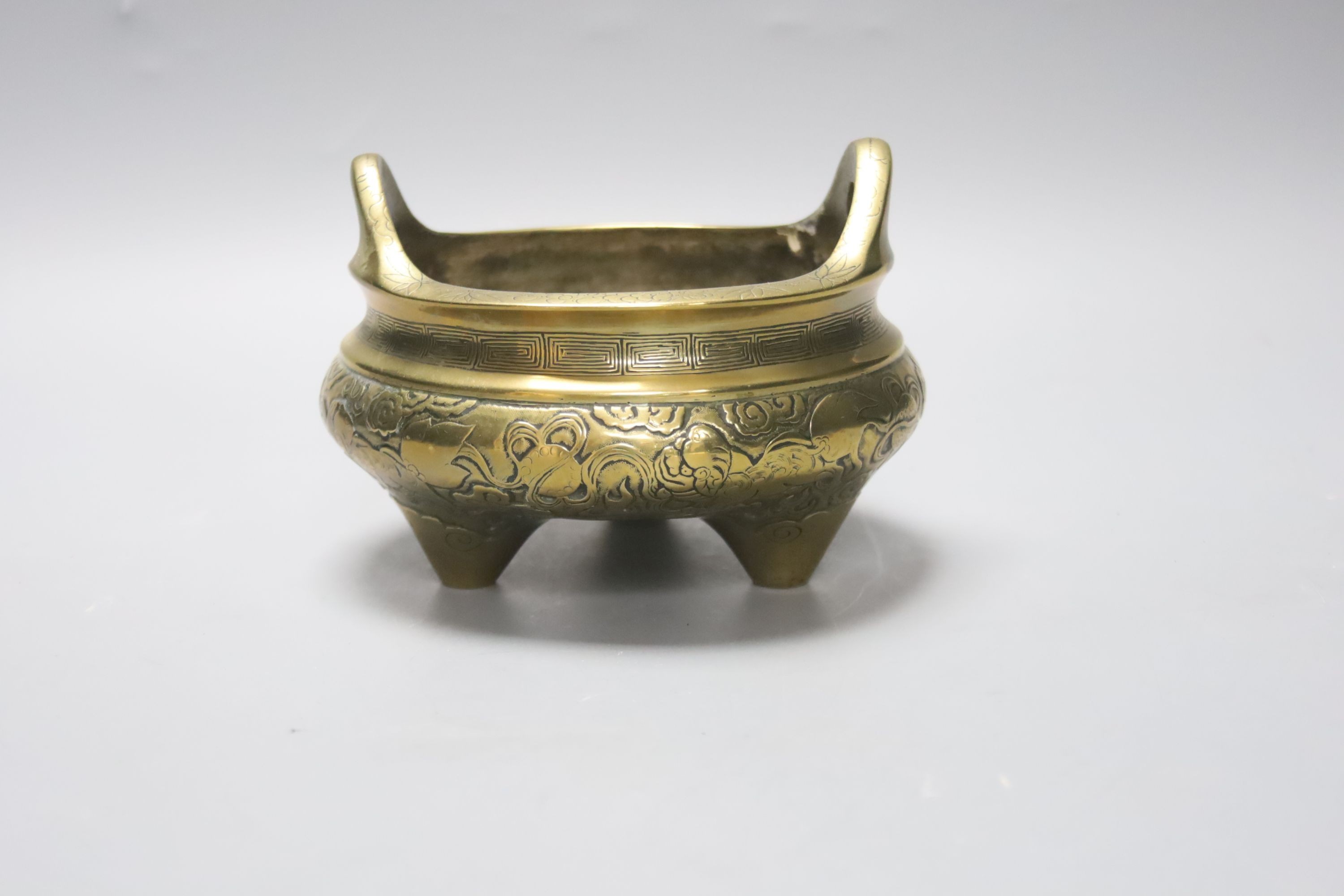 A Chinese bronze tripod censer, early 20th century, 14cm